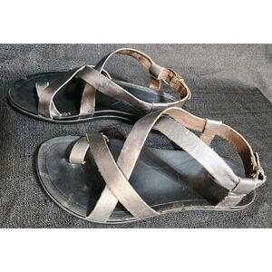 OluKai Womens Upena Sandal Size 6 Metallic Leather Strappy Toe Loop Slingback‎